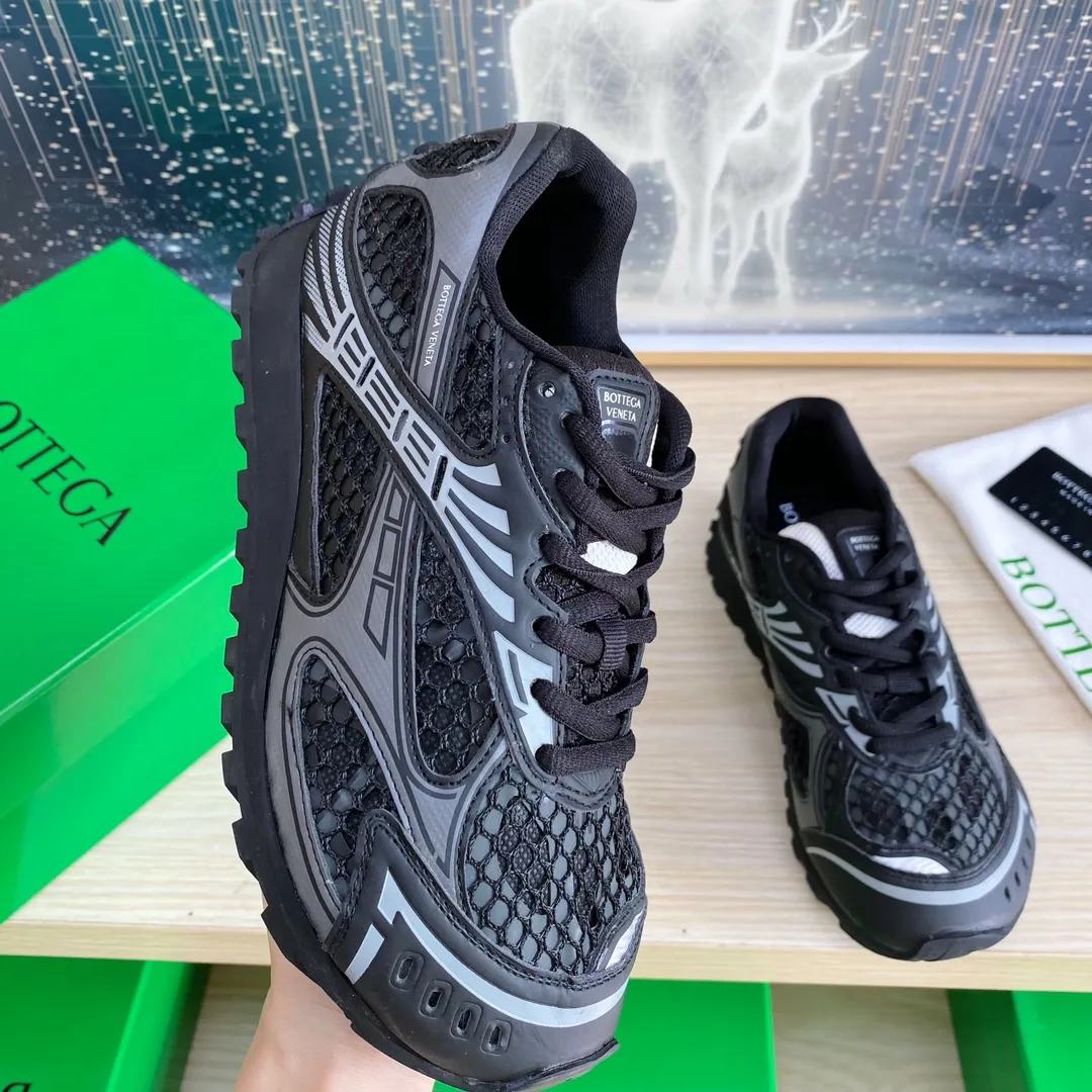p620🐮🐮High-end version, the original 1:1 couple style new model is on the shelves🔥BV Orbit sneakers Wang Yibo's same style couple's Dad Runner sneakers, made of lightweight technical mesh fabric. Features a geometric patterned rubber outsole. The outsole is made of color-blocked TPU outsole. Size: women’s shoes 35-40, men’s shoes 39-45.
